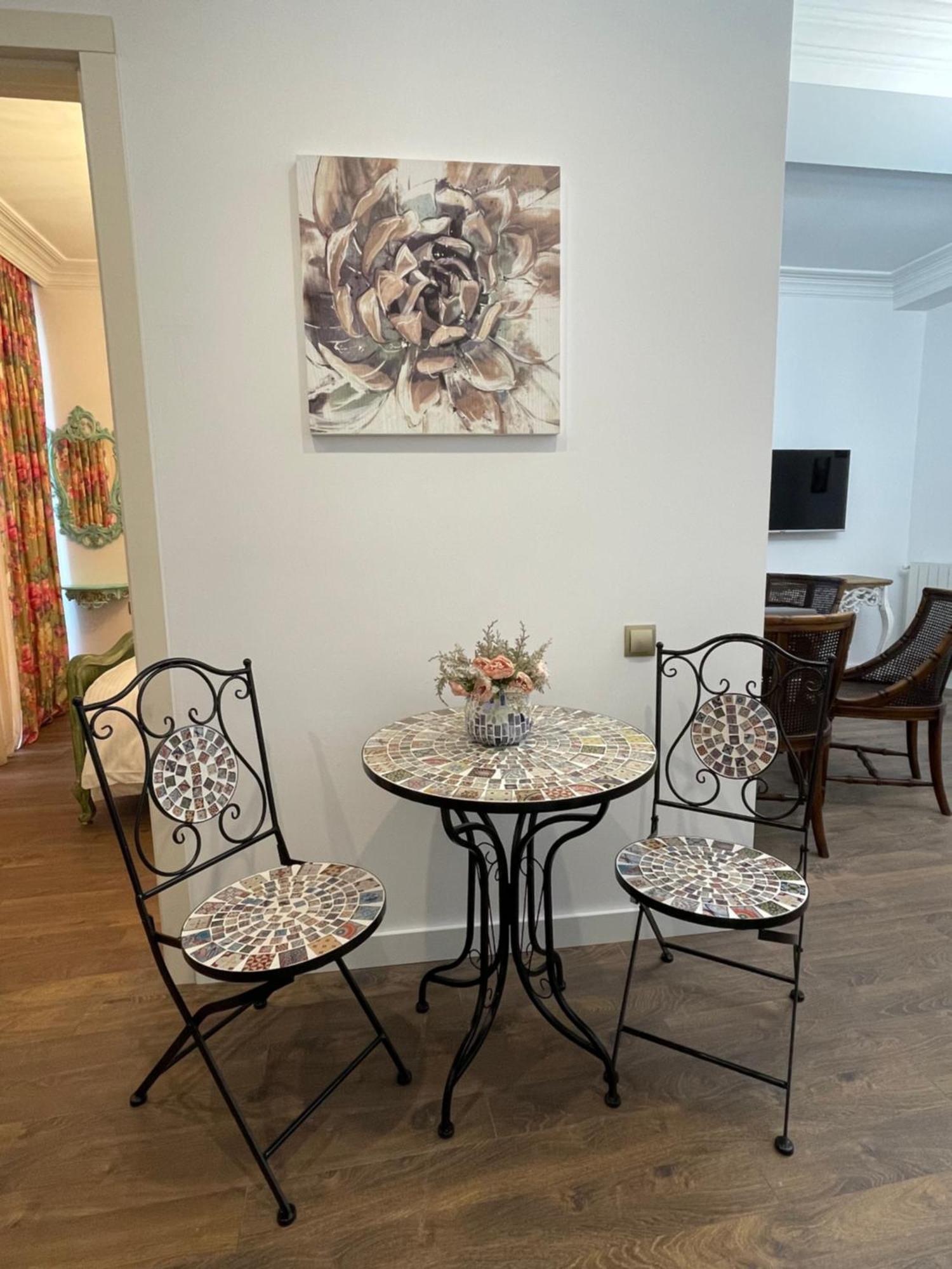 Picasso Apartment 쿠타이시 외부 사진